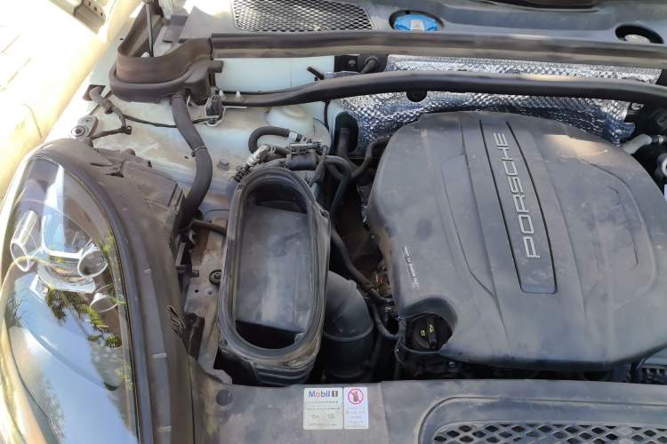 Used Porsche Macan 2021 Macan 2.0T Engine Bay Right
