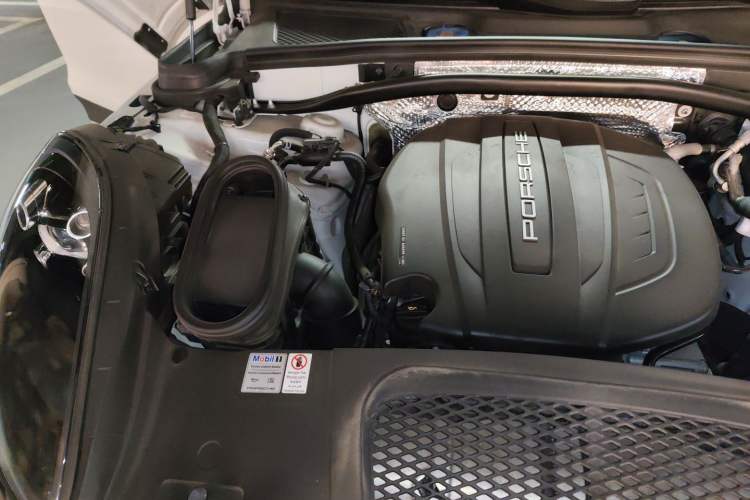 Used Porsche Macan 2021 Macan 2.0T Engine Bay Right