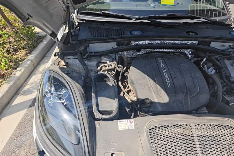 Used Porsche Macan 2021 Macan 2.0T Engine Bay Right