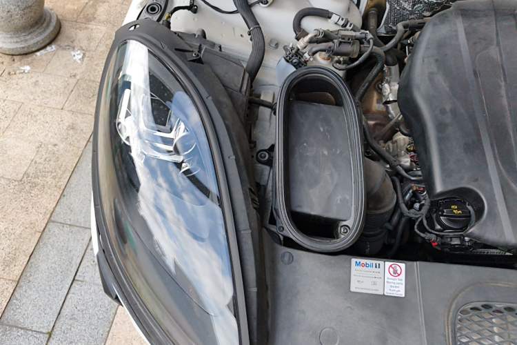 Used Porsche Macan 2021 Macan 2.0T Engine Bay Right