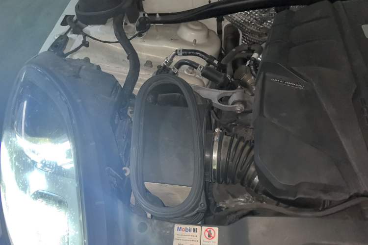 Used Porsche Macan 2021 Macan S 3.0T Engine Bay Right