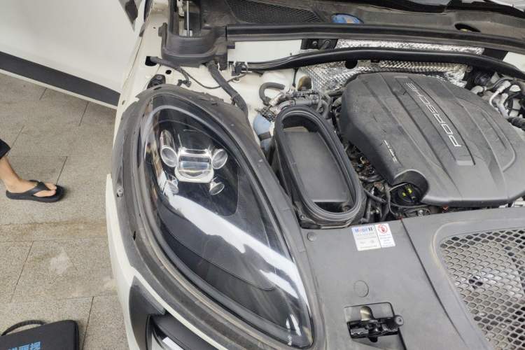 Used Porsche Macan 2021 Macan 2.0T Engine Bay Right