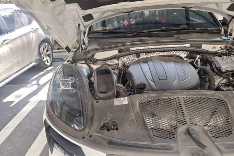 Used Porsche Macan 2021 Macan 2.0T Engine Bay Right