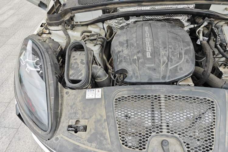 Used Porsche Macan 2021 Macan 2.0T Engine Bay Right
