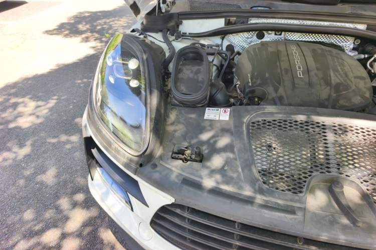 Used Porsche Macan 2021 Macan 2.0T Engine Bay Right