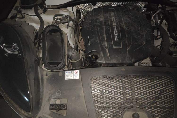 Used Porsche Macan 2021 Macan 2.0T Engine Bay Right
