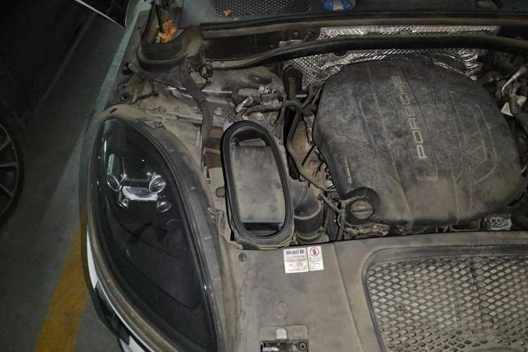 Used Porsche Macan 2021 Macan 2.0T Engine Bay Right