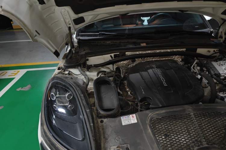 Used Porsche Macan 2021 Macan 2.0T Engine Bay Right