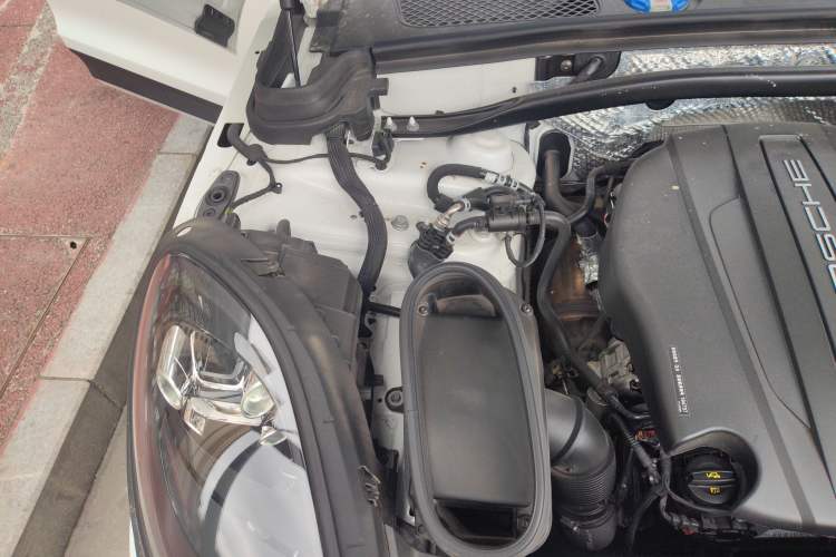 Used Porsche Macan 2021 Macan 2.0T Engine Bay Right