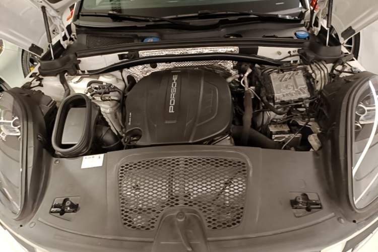 Used Porsche Macan 2021 Macan 2.0T Engine Bay