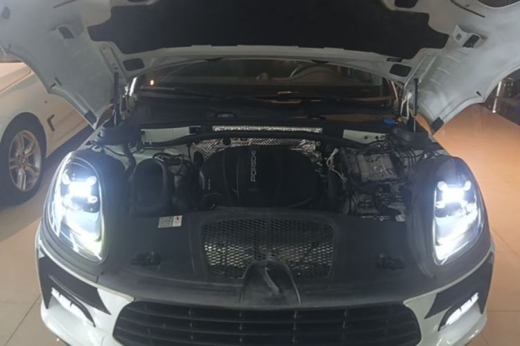 Used Porsche Macan 2021 Macan 2.0T Engine Bay