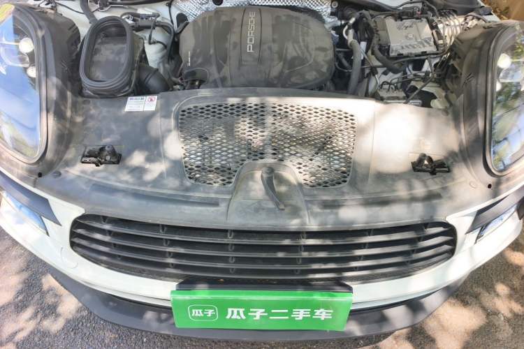 Used Porsche Macan 2021 Macan 2.0T Engine Bay