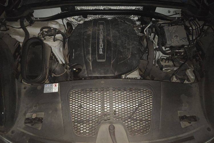 Used Porsche Macan 2021 Macan 2.0T Engine Bay