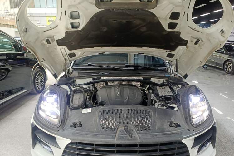 Used Porsche Macan 2021 Macan 2.0T Engine Bay