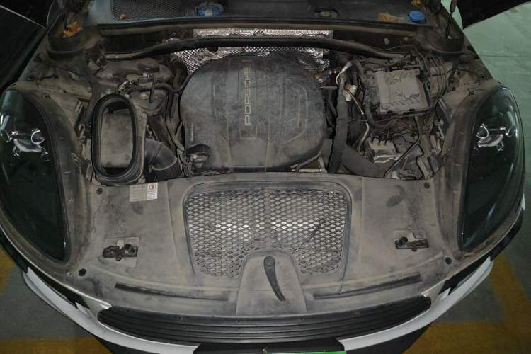 Used Porsche Macan 2021 Macan 2.0T Engine Bay
