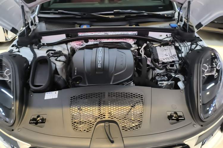 Used Porsche Macan 2021 Macan 2.0T Engine Bay