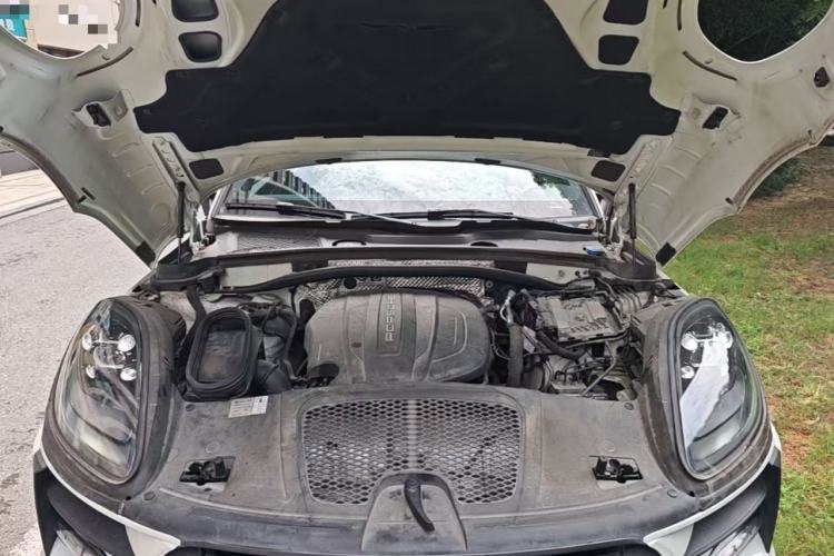 Used Porsche Macan 2021 Macan 2.0T Engine Bay