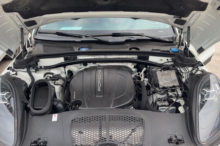 Used Porsche Macan 2021 Macan 2.0T Engine Bay