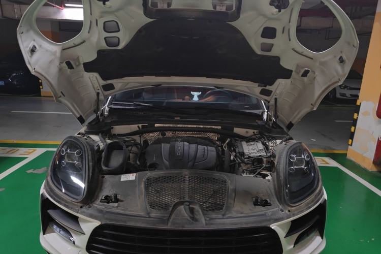 Used Porsche Macan 2021 Macan 2.0T Engine Bay