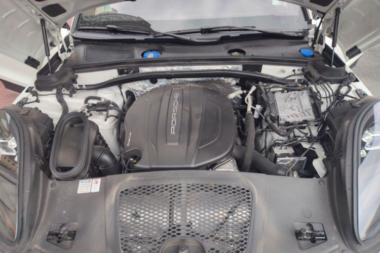 Used Porsche Macan 2021 Macan 2.0T Engine Bay