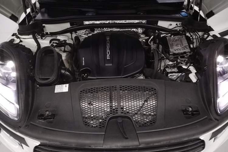 Used Porsche Macan 2021 Macan 2.0T Engine Bay