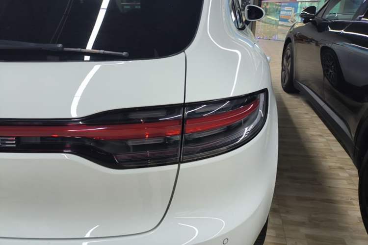 Used Porsche Macan 2021 Macan 2.0T Exterior 3