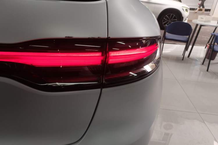 Used Porsche Macan 2021 Macan 2.0T Exterior 3