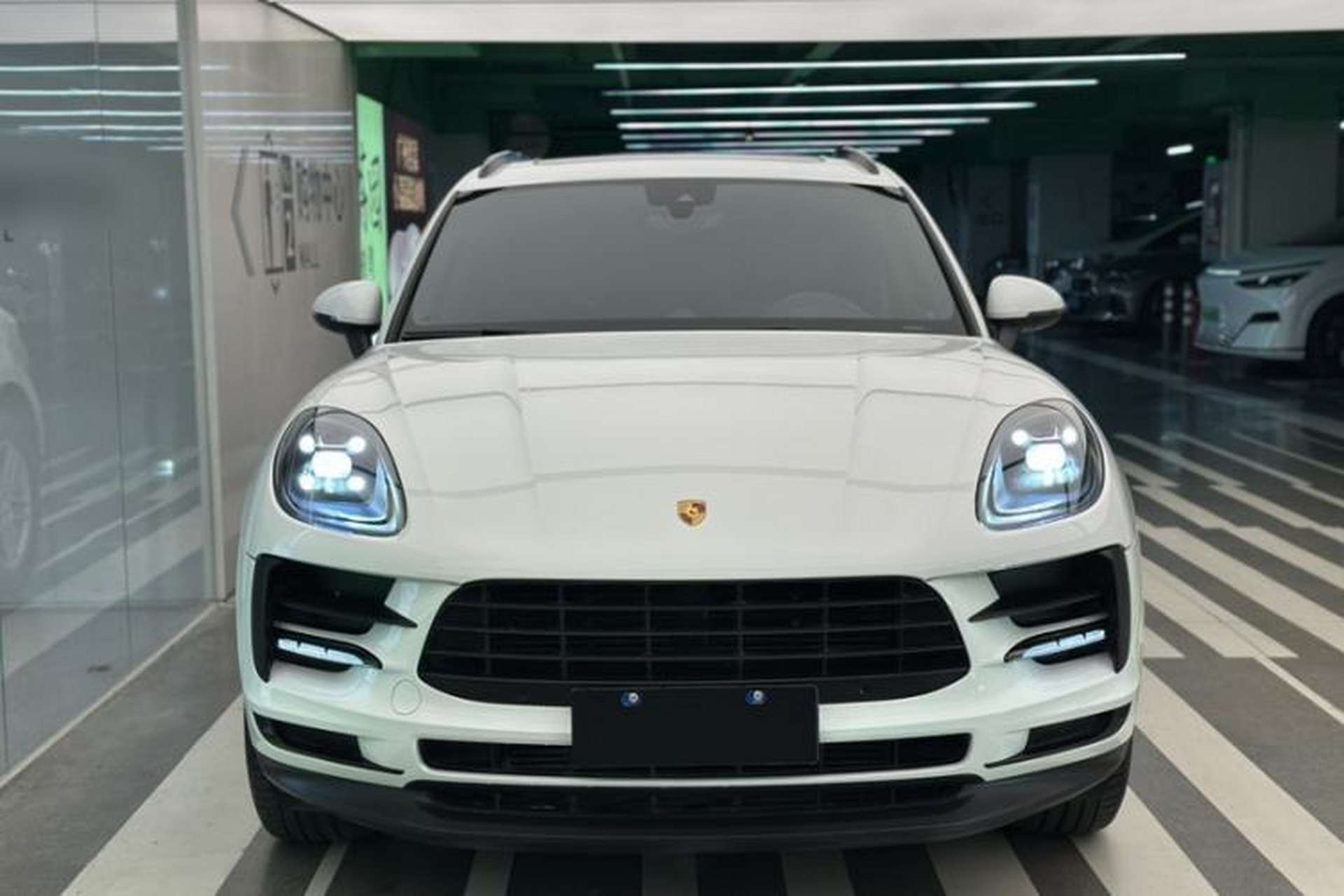 Used Porsche Macan 2021 Macan 2.0T Exterior 3