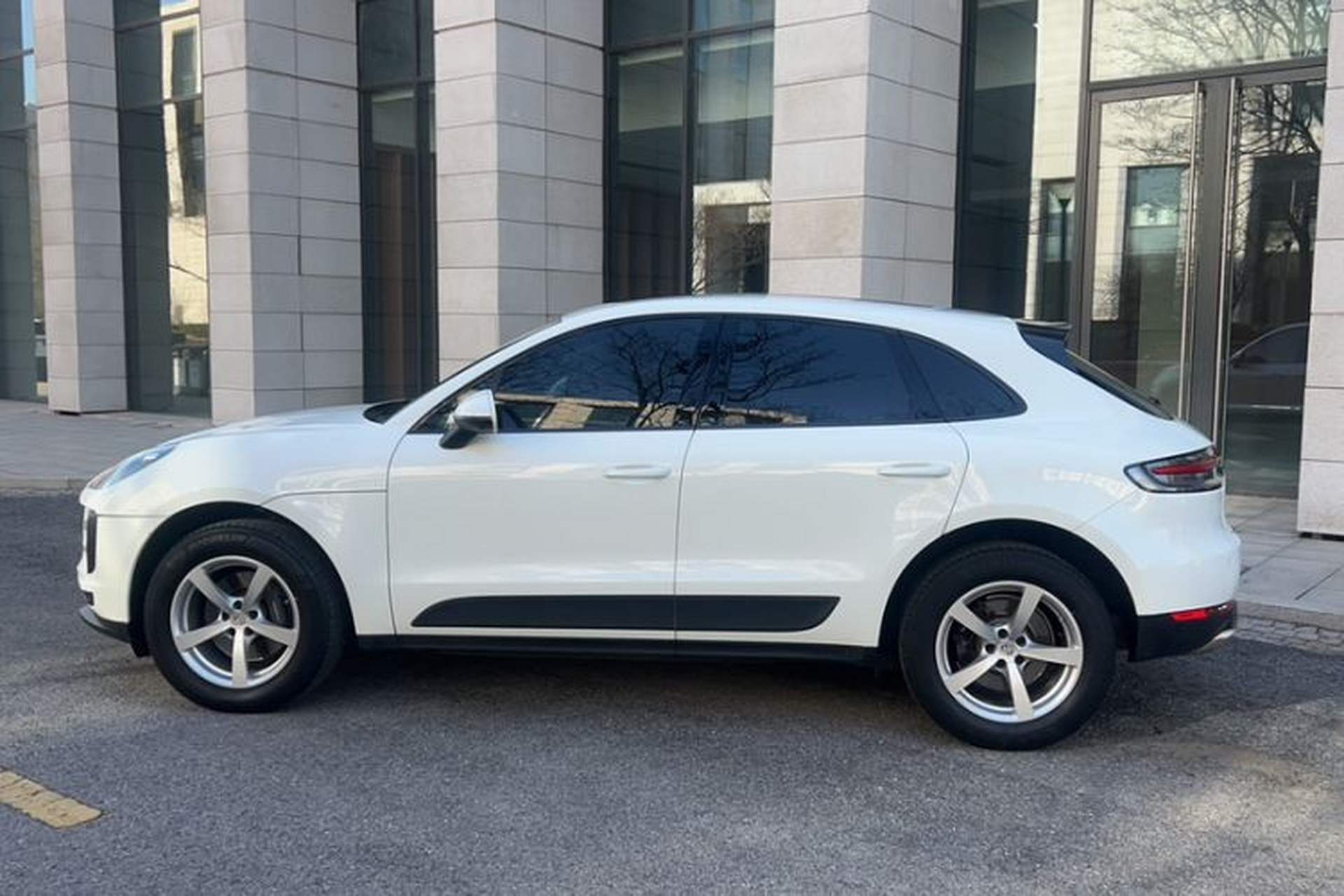 Used Porsche Macan 2021 Macan 2.0T Exterior 4