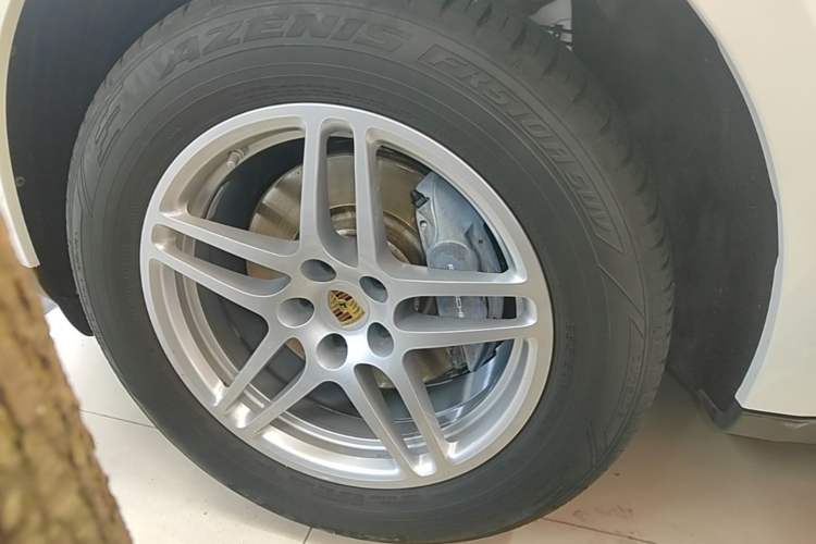 Used Porsche Macan 2021 Macan 2.0T Exterior 4