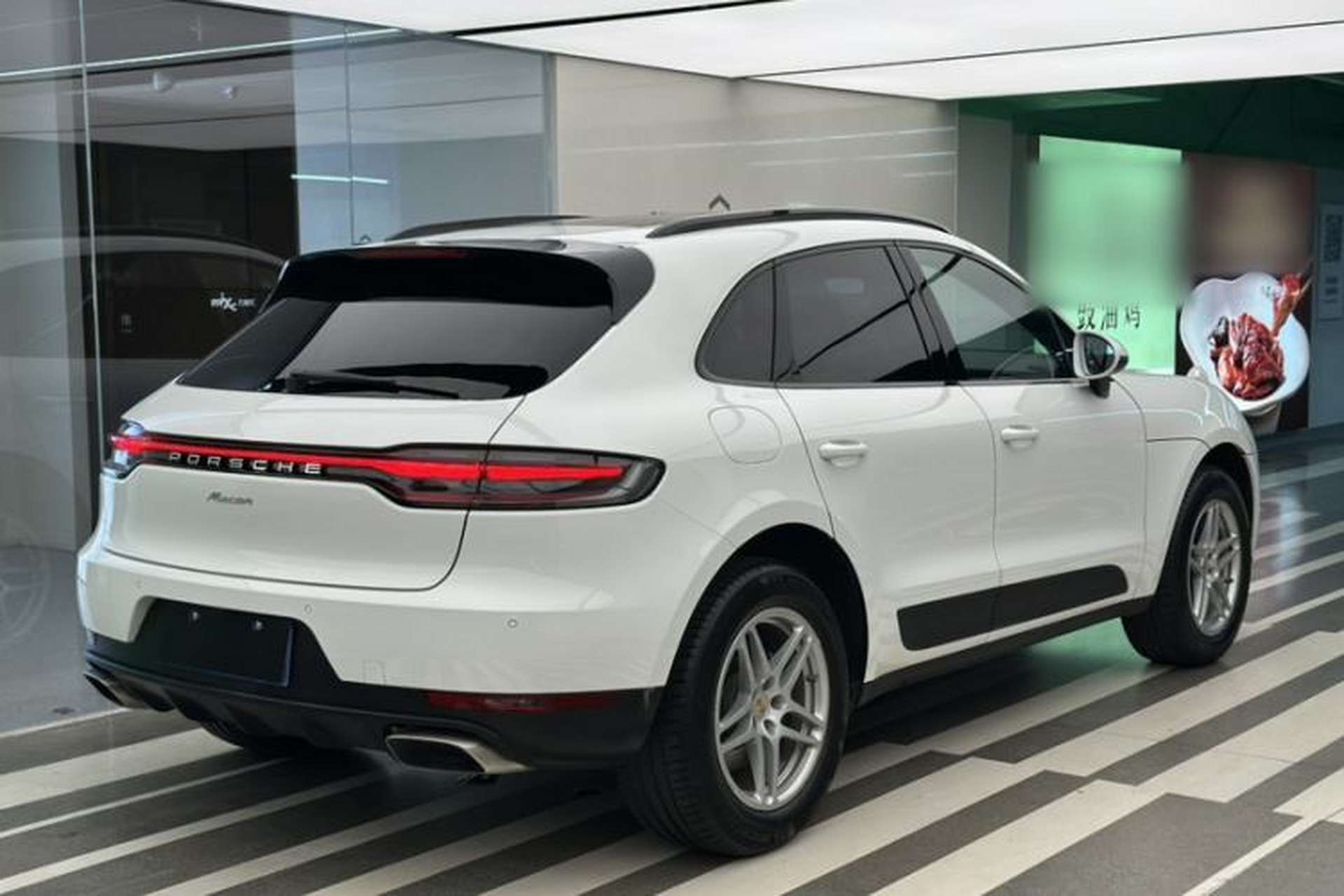 Used Porsche Macan 2021 Macan 2.0T Exterior 4