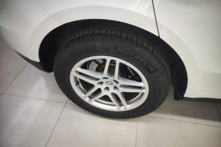 Used Porsche Macan 2021 Macan 2.0T Exterior 5