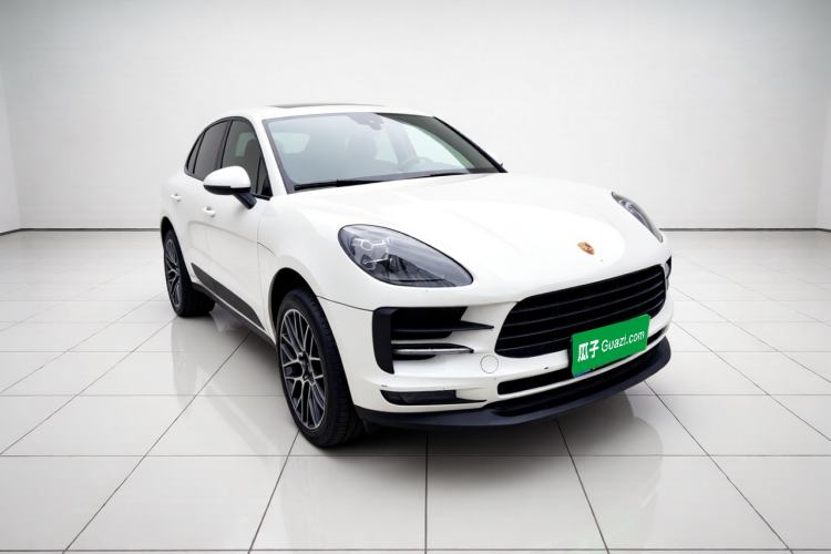 Used Porsche Macan 2021 Macan 2.0T Front Right 45 Deg