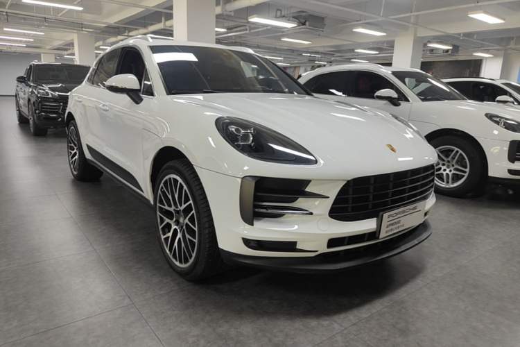 Used Porsche Macan 2021 Macan 2.0T Front Right 45 Deg