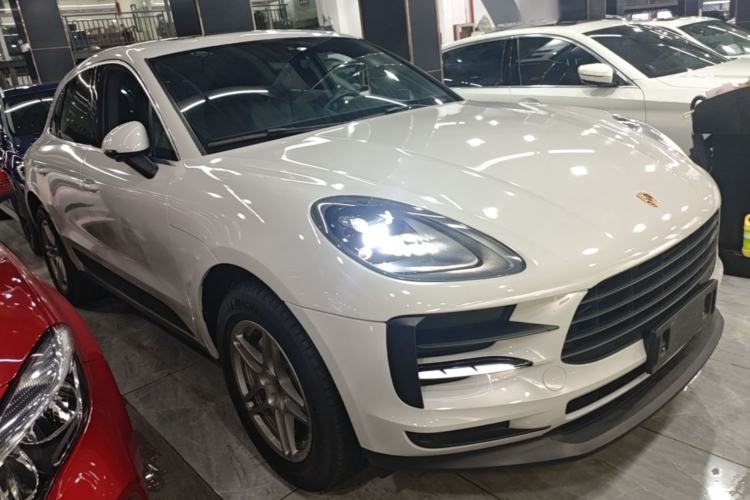 Used Porsche Macan 2021 Macan 2.0T Front Right 45 Deg