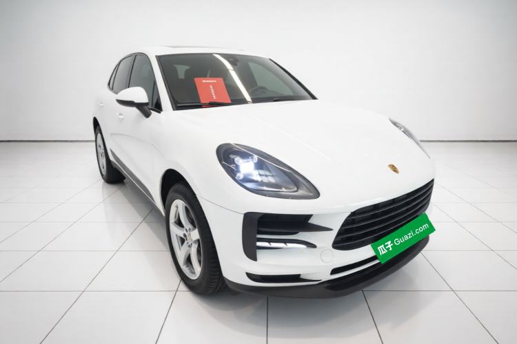 Used Porsche Macan 2021 Macan 2.0T Front Right 45 Deg