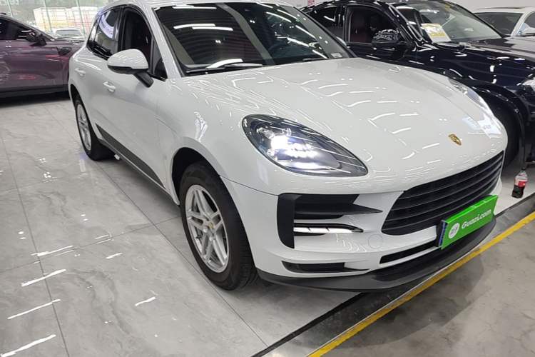 Used Porsche Macan 2021 Macan 2.0T Front Right 45 Deg