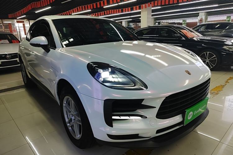 Used Porsche Macan 2021 Macan 2.0T Front Right 45 Deg