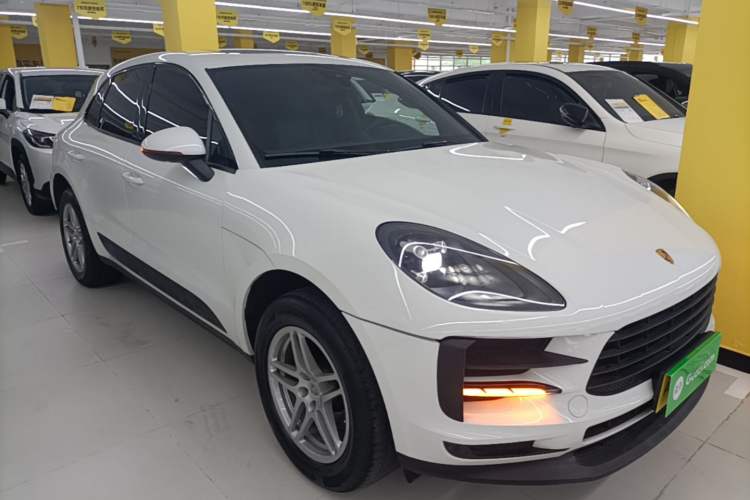 Used Porsche Macan 2021 Macan 2.0T Front Right 45 Deg