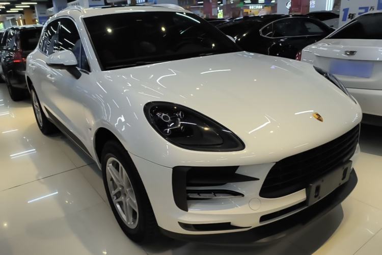 Used Porsche Macan 2021 Macan 2.0T Front Right 45 Deg