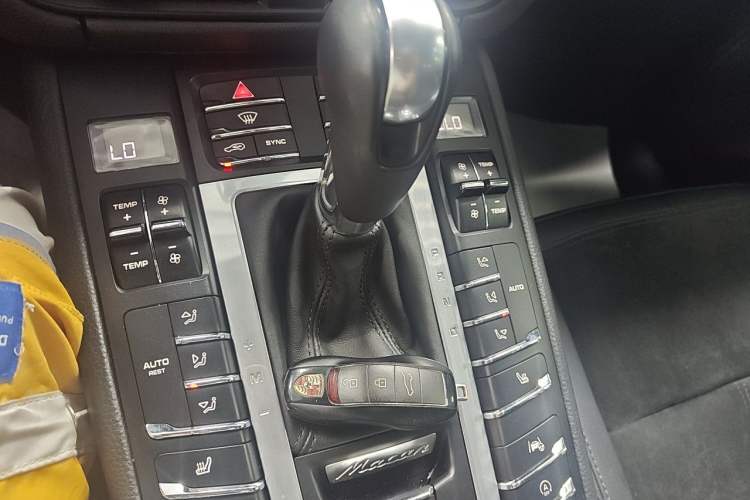 Used Porsche Macan 2021 Macan 2.0T Gear Lever