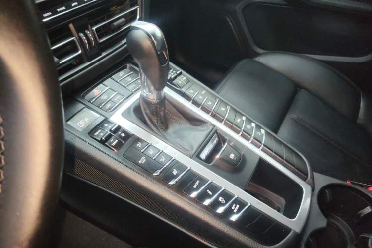 Used Porsche Macan 2021 Macan 2.0T Gear Lever