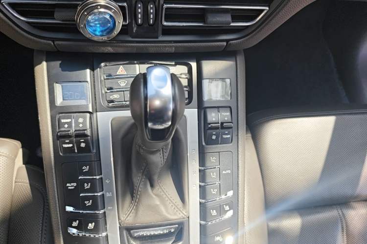 Used Porsche Macan 2021 Macan 2.0T Gear Lever