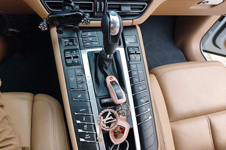 Used Porsche Macan 2021 Macan 2.0T Gear Lever