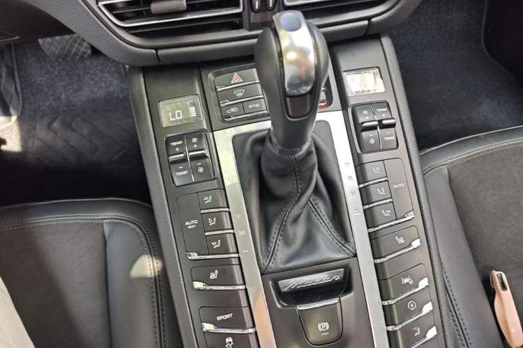 Used Porsche Macan 2021 Macan 2.0T Gear Lever