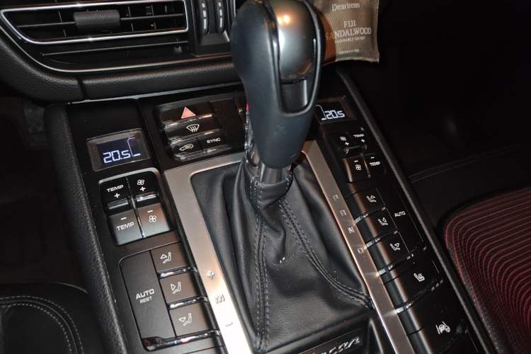 Used Porsche Macan 2021 Macan 2.0T Gear Lever