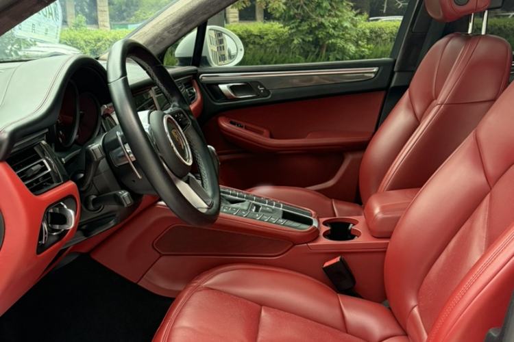 Used Porsche Macan 2021 Macan 2.0T Interior 1