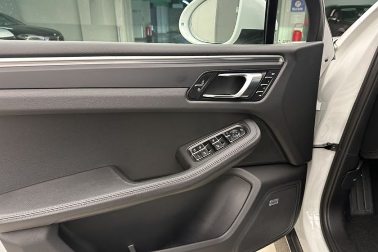 Used Porsche Macan 2021 Macan 2.0T Interior 12