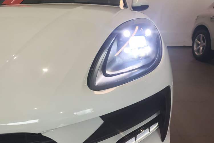 Used Porsche Macan 2021 Macan 2.0T Left Front Headlight