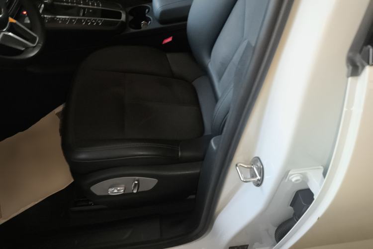 Used Porsche Macan 2021 Macan 2.0T Left Front Seat